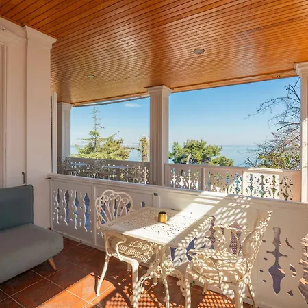 Hotel Palais Bueyuekada *