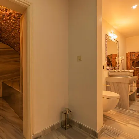 Palais Bueyuekada Hotel *