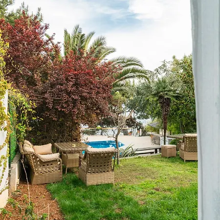 Palais Bueyuekada Hotel *