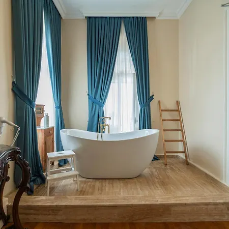 Palais Bueyuekada Hotel *