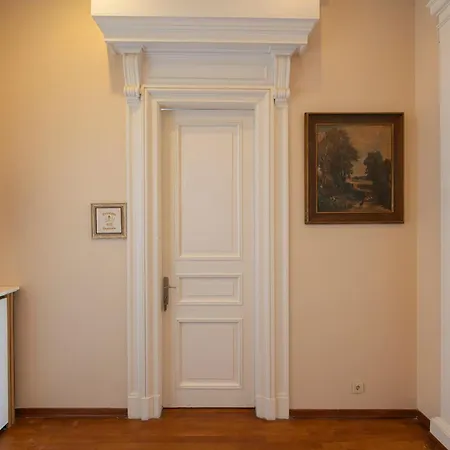 Palais Bueyuekada Hotel *