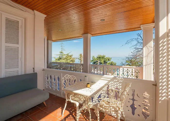 Hotel Palais Bueyuekada *