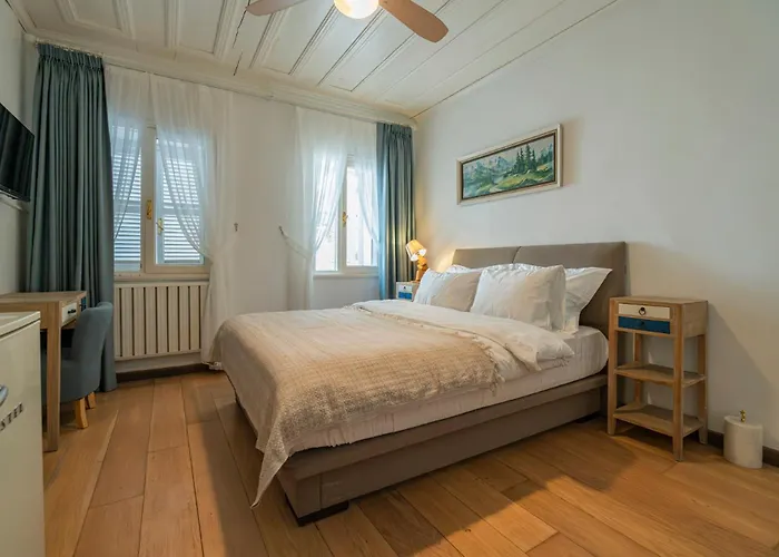 Palais Bueyuekada Hotel *