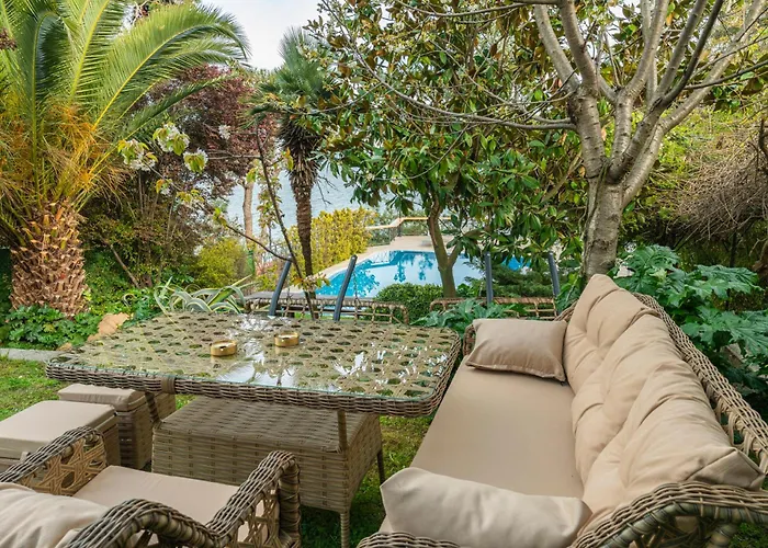 Palais Bueyuekada Hotel *