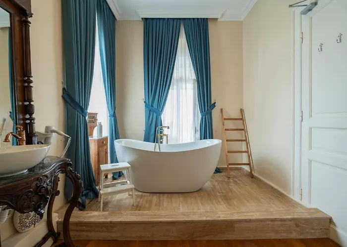 Palais Bueyuekada Hotel *